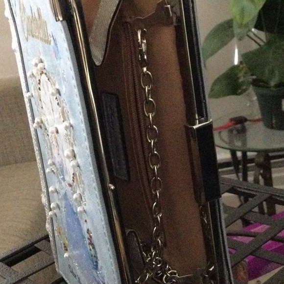 Disney - Picture 8 of 9